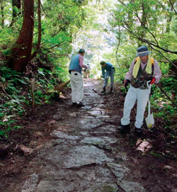 萱野峠敷石掘り体験