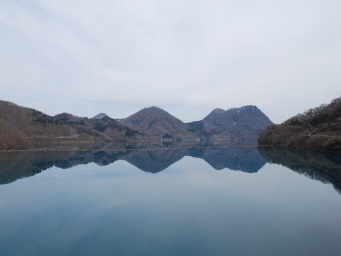 春の水鏡