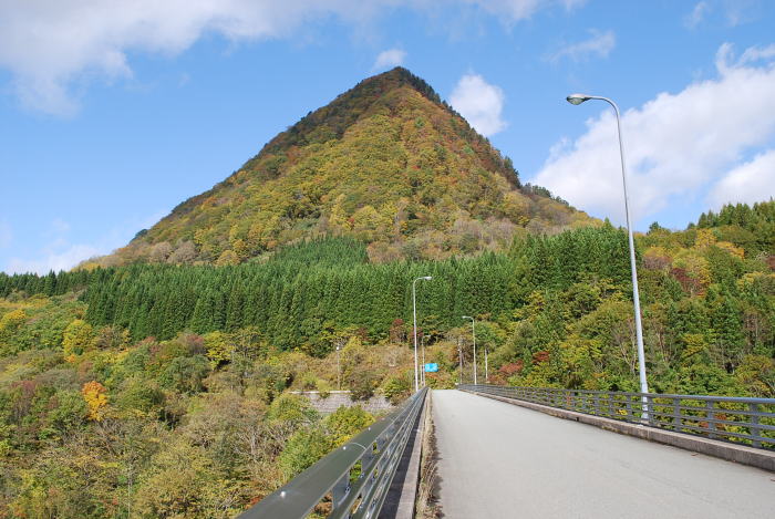 中和処理施設の紅葉