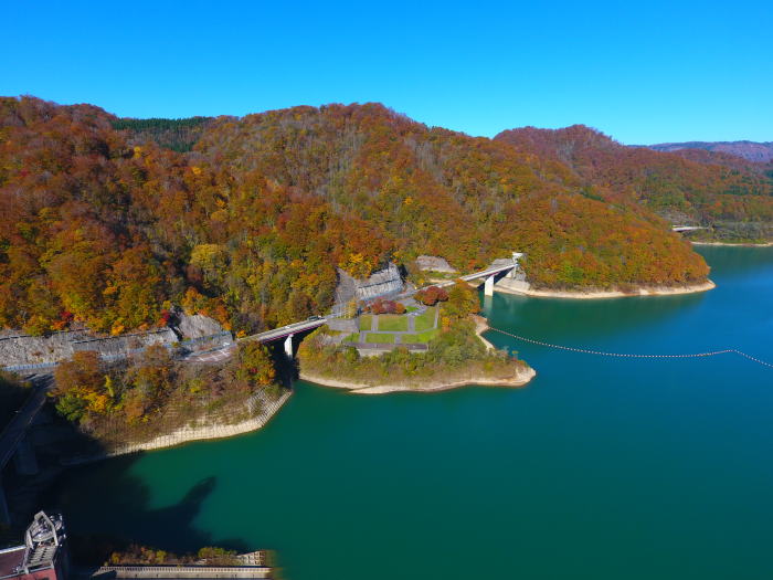 玉川ダム管理所周辺の紅葉