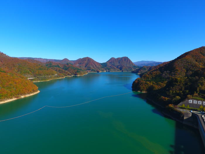 玉川ダム管理所周辺の紅葉